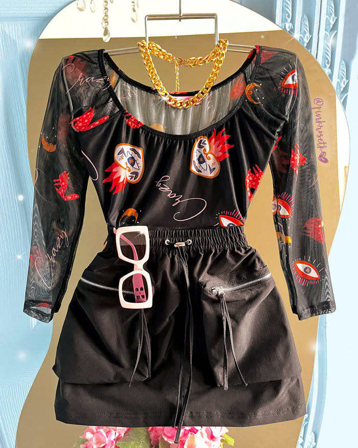 Blusa con transparencia y estampado corazones