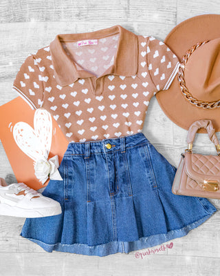 Blusa Camel Tejida de Manga Corta con Diseño de Corazón