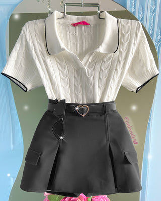Falda short negra con cinturón negro de corazón