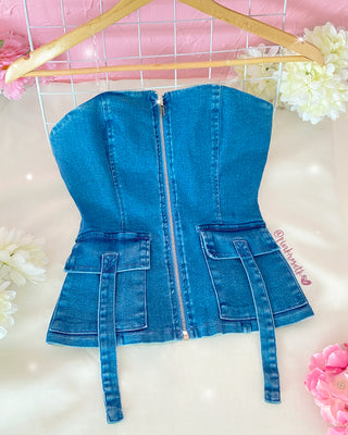 Blusa en jean strapless con cremallera adelante