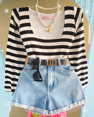 Blusa manga larga de rayas con cuello cuadrado