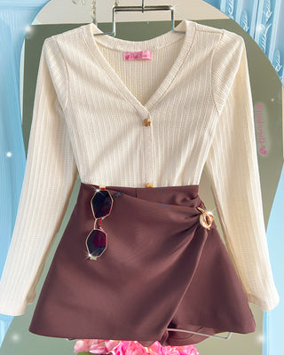 Falda Short Tapa Diagonal Aplique en Lado