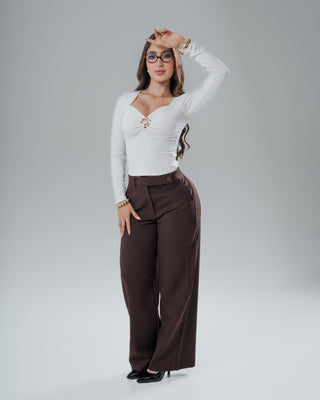 Pantalón de bota ancha con botón lateral