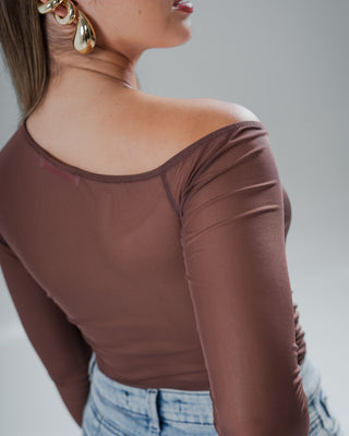 Blusa asimétrica de un solo hombro con manga larga