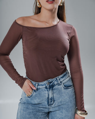 Blusa asimétrica de un solo hombro con manga larga