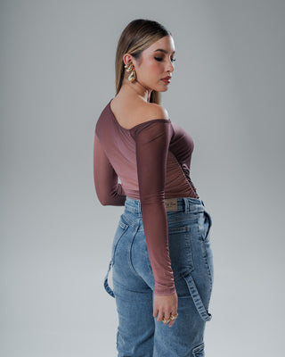 Blusa asimétrica de un solo hombro con manga larga