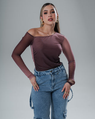 Blusa asimétrica de un solo hombro con manga larga
