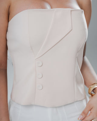 Blusa Strapless con Solapa y Tres Botones