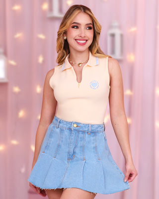 Falda blue jean de tablas y desgate en el ruedo