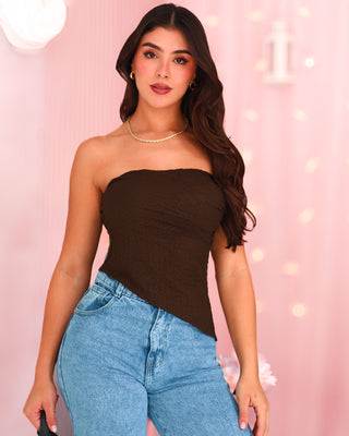 Blusa Larga Strapless con Corte Asimétrico