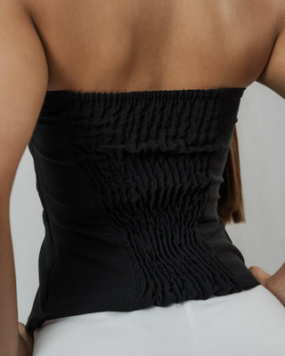 BLUSA NEGRA STRAPPLE CON CORTE DIAGONAL DE 4 BOTONES