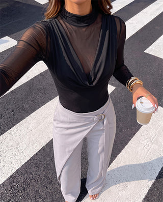 BLUSA NEGRA EN MALLATEX CON CUELLO BANDEJA Y TORTURGA