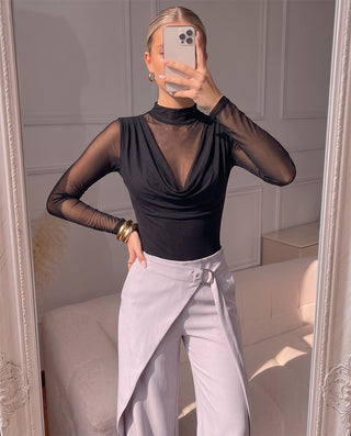 BLUSA NEGRA EN MALLATEX CON CUELLO BANDEJA Y TORTURGA