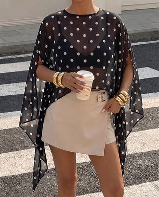 BLUSA ESTAMPADA  LARGA TIPO CAPA CON CIRCULOS BLANCOS