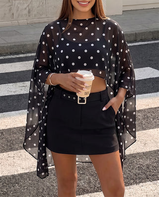 BLUSA ESTAMPADA  LARGA TIPO CAPA CON CIRCULOS BLANCOS