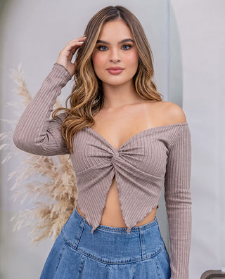 BLUSA CAFE TIPO RIB MANGA LARGA CON NUDO CENTRO