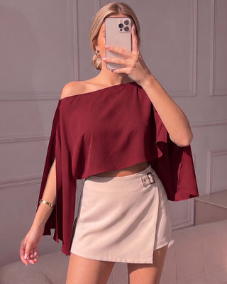 BLUSA VINO TINTO ANCHA TIPO CAPA