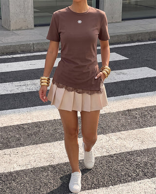 Blusa café tipo camiseta con encaje — Pink Rose, vista lateral