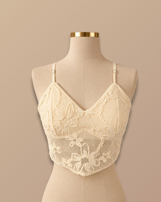 BLUSA BEIGE EN MALLA CON COPAS Y TIRAS DE AMARRAR A ATRAS