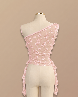 BLUSA ROSADA DE ENCAJE CON UN SOLO HOMBRO Y BOLEROS