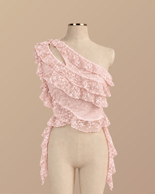 BLUSA ROSADA DE ENCAJE CON UN SOLO HOMBRO Y BOLEROS