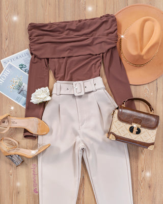 Blusa con escote drapeada y manga larga