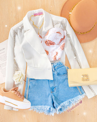 Blazer torero blanco con aplique de brillantes