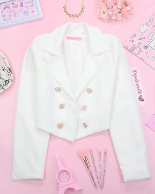 Blazer blanco corto con botones dorados
