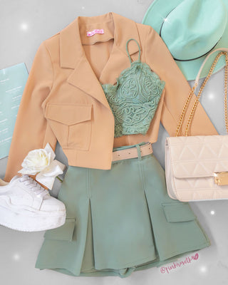 Blazer café tipo torerito con bolsillo grande