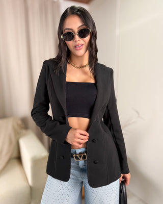 Blazer con 6 botones adelante y 3 en las mangas