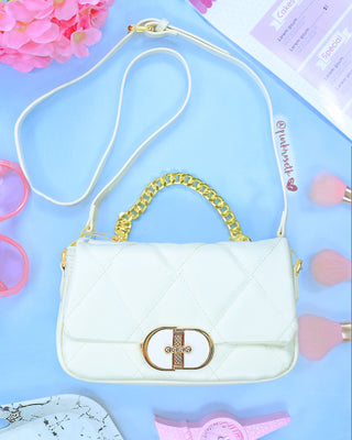 Bolso blanco cadena dorada y correa blanca