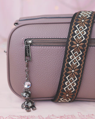 Bolso tipo cartera con textura de rombos