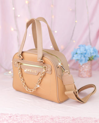 Bolso cuadrado con cadena colgante