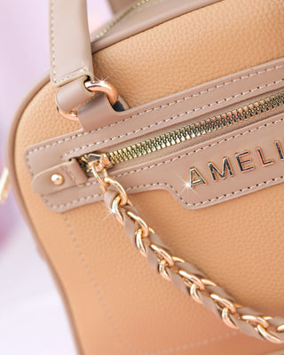 Bolso cuadrado con cadena colgante