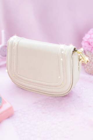 BOLSO BEIGE TIPO CARTERA CON TAPA OVALADA