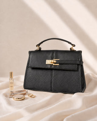 BOLSO NEGRO CUADRADO CON TAPA Y BROCHE DORADO