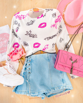 Buzo blanco estampado lettering rosado en rib