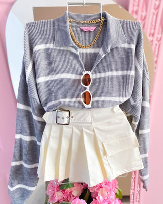 Falda short cargo blanca tablas y hebilla