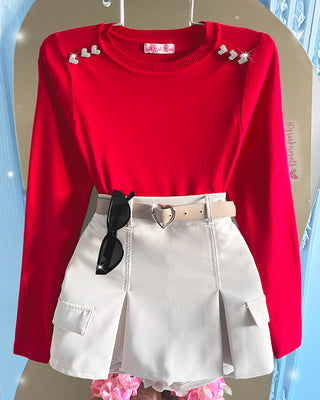 Falda short beige con cinturón café de corazón