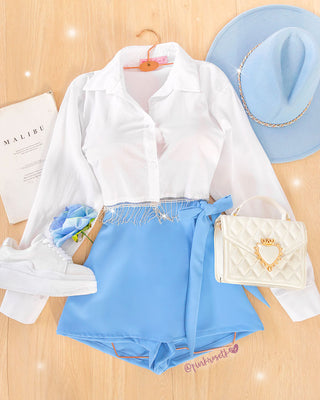 Camisa blanca corta con apliques brillantes