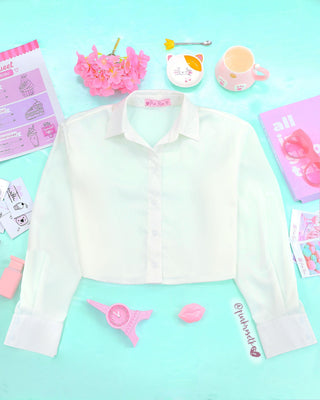 Camisa blanca corta, satín y manga larga