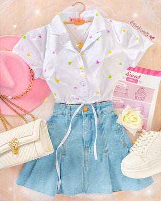 Camisa blanca corta de corazones multicolor