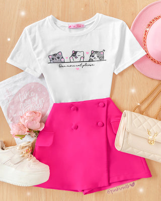 Falda short fucsia con tapa botones forrados