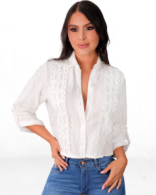 Camisa de manga larga ancha con ojalillo en los lados