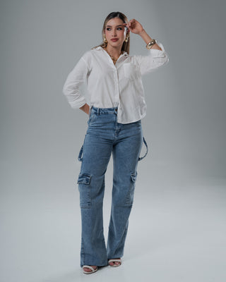 Camisa manga larga con cuello y bolsillo al lado