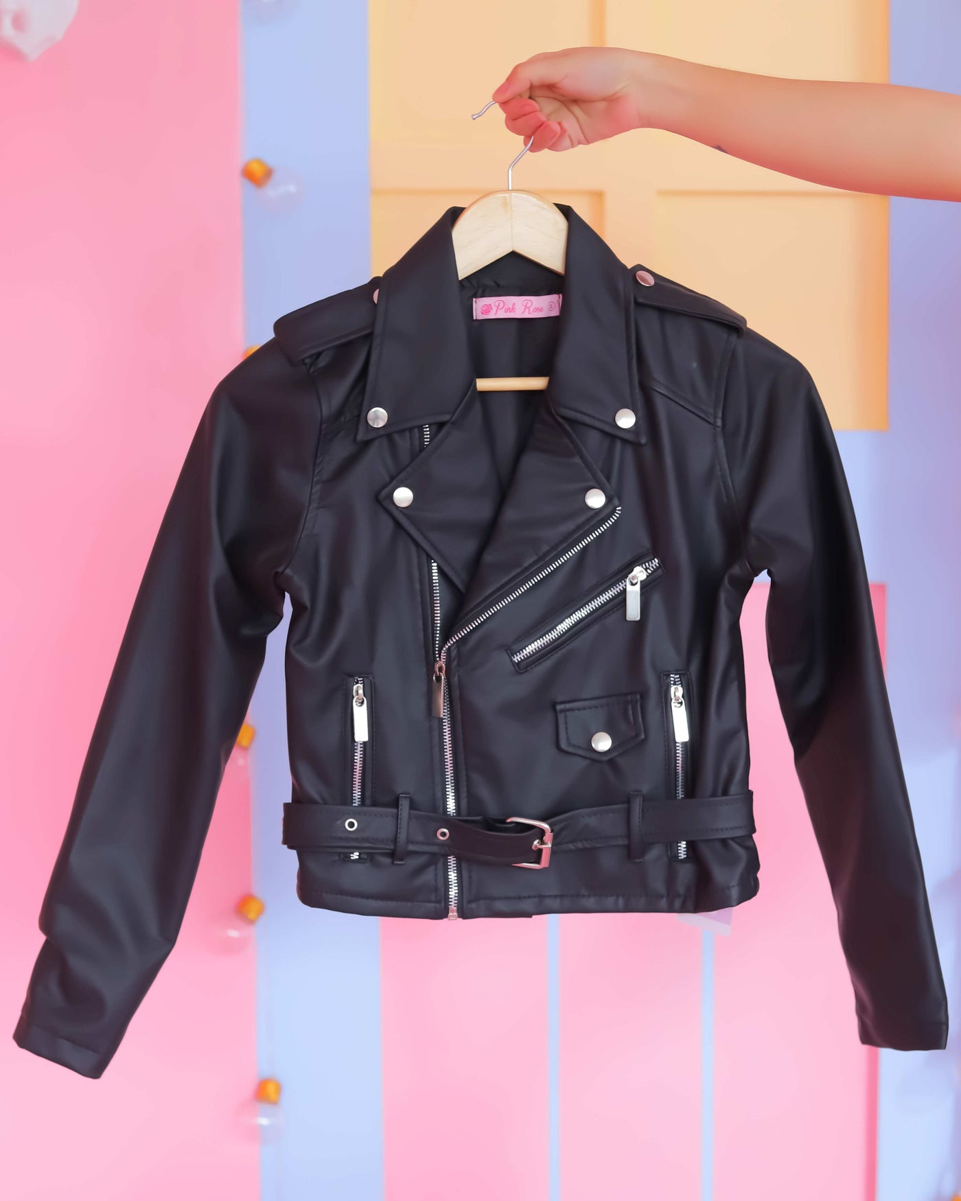 Chaqueta de cuerina negra tipo biker