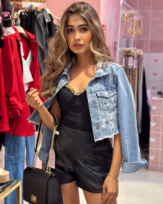 Chaqueta blue jean con desgastes