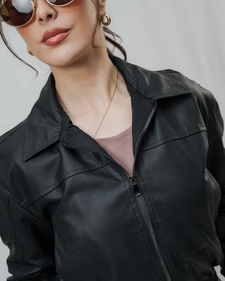 Chaqueta de Cuero con Cremallera Frontal