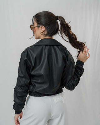 Chaqueta de Cuero con Cremallera Frontal