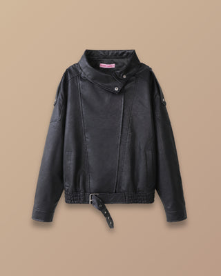 CHAQUETA NEGRA DE CUERO OVESIZE CON HEBILLA EN LA PARTE INFERIOR
